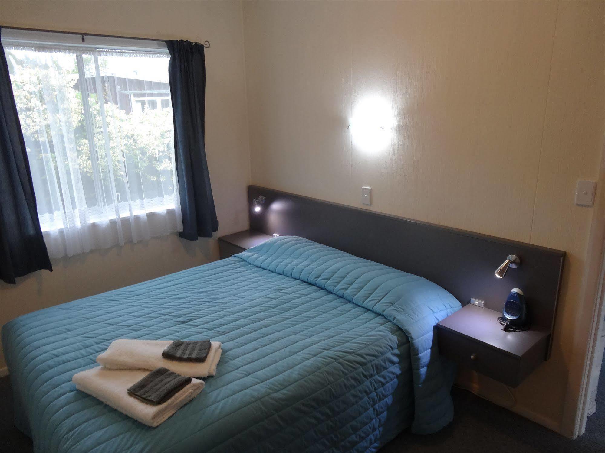 Beachside Sunnyvale Motel Пиктон Экстерьер фото