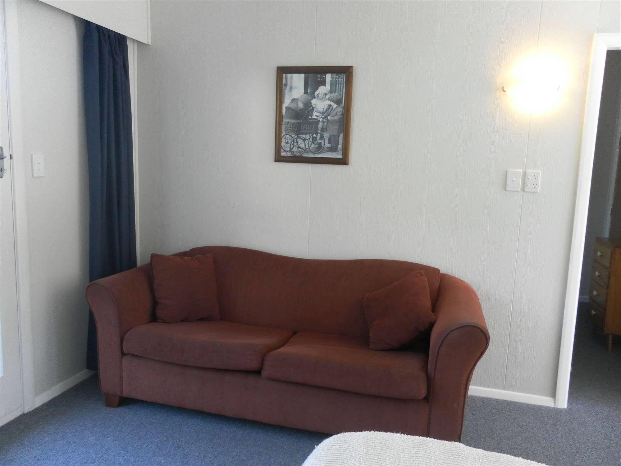 Beachside Sunnyvale Motel Пиктон Экстерьер фото