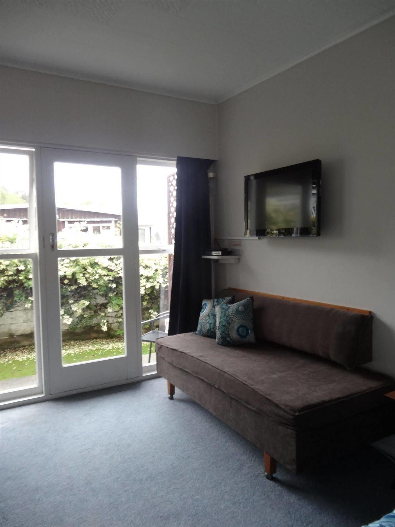 Beachside Sunnyvale Motel Пиктон Экстерьер фото
