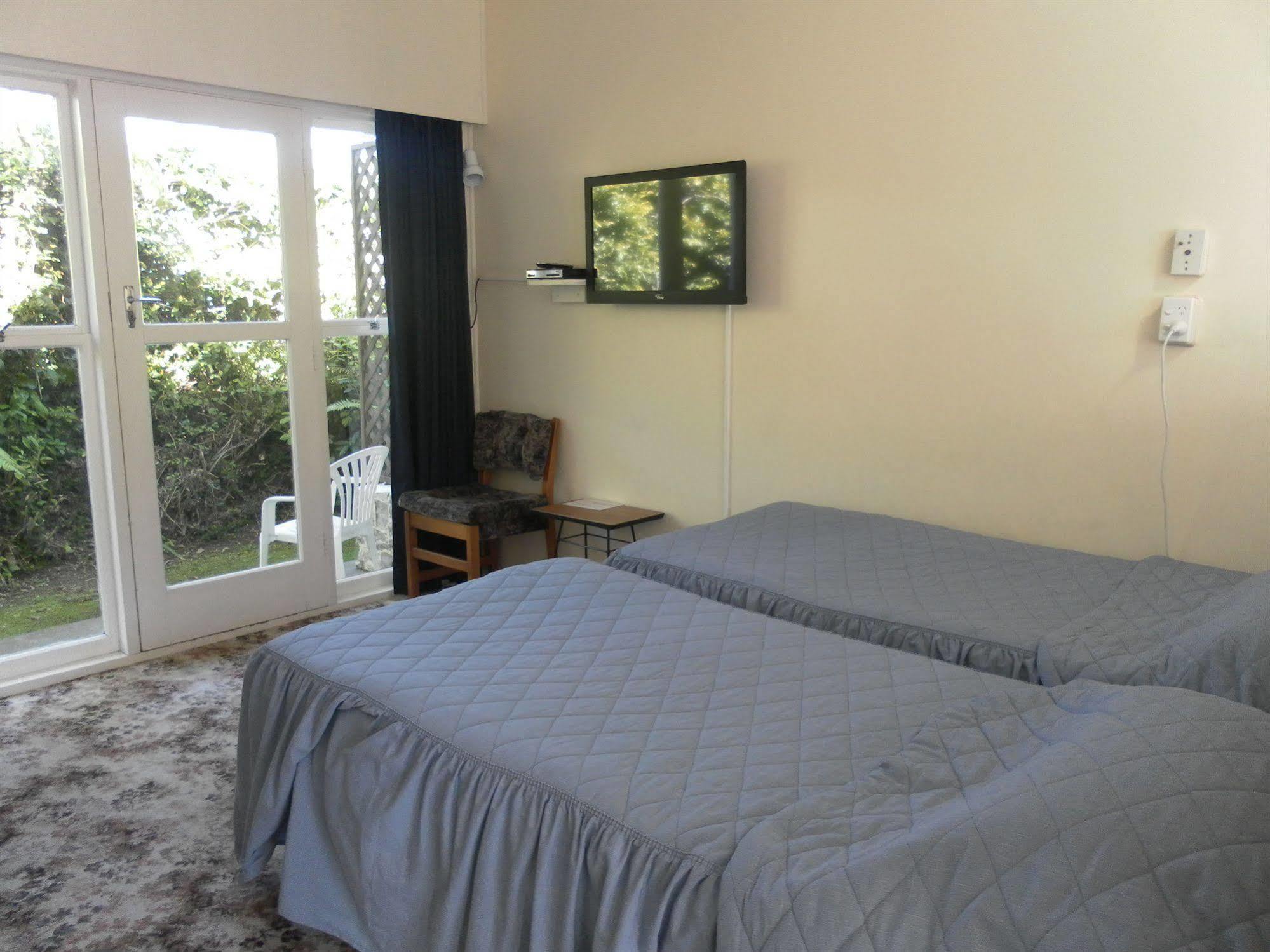 Beachside Sunnyvale Motel Пиктон Экстерьер фото
