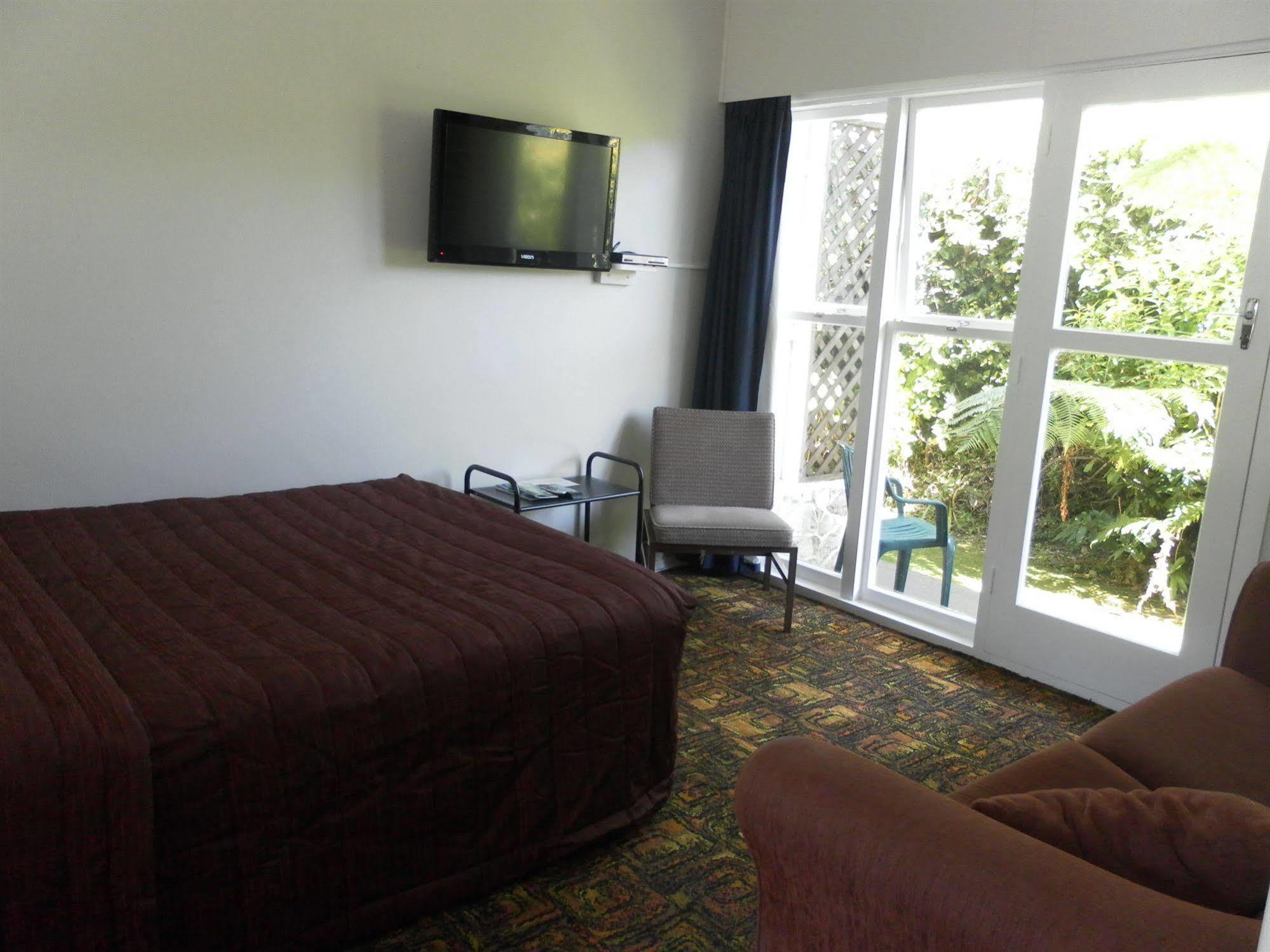 Beachside Sunnyvale Motel Пиктон Экстерьер фото