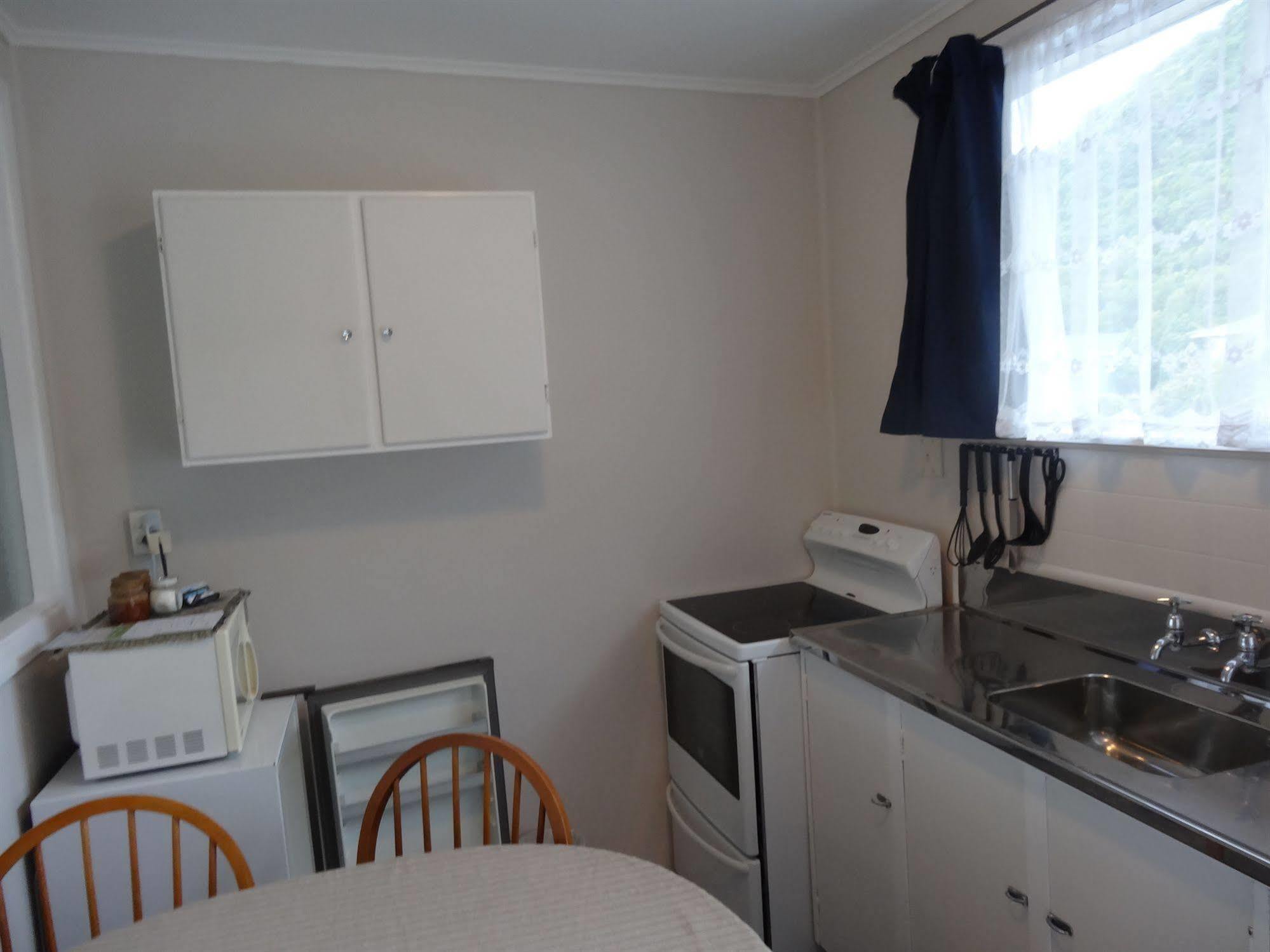 Beachside Sunnyvale Motel Пиктон Экстерьер фото
