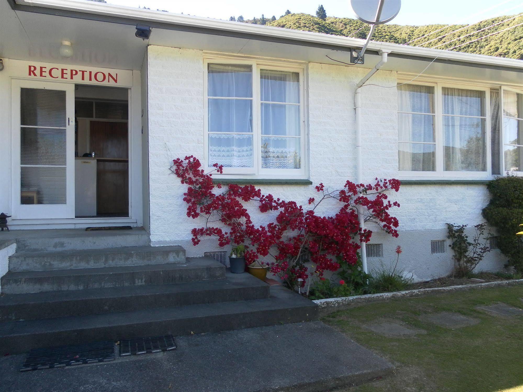 Beachside Sunnyvale Motel Пиктон Экстерьер фото