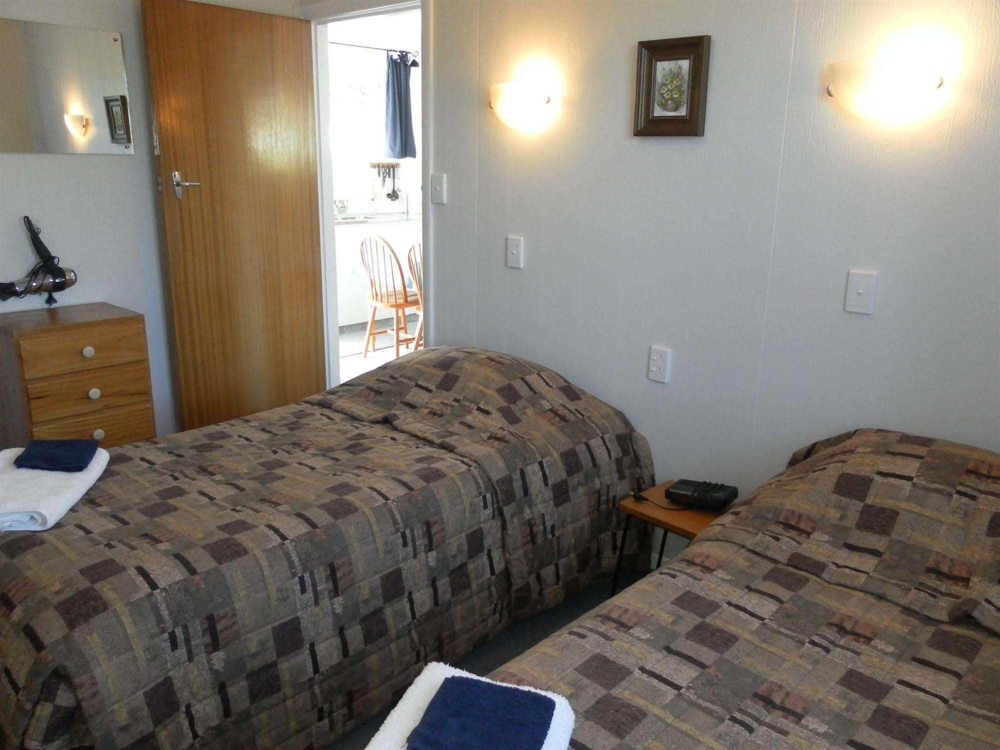 Beachside Sunnyvale Motel Пиктон Экстерьер фото