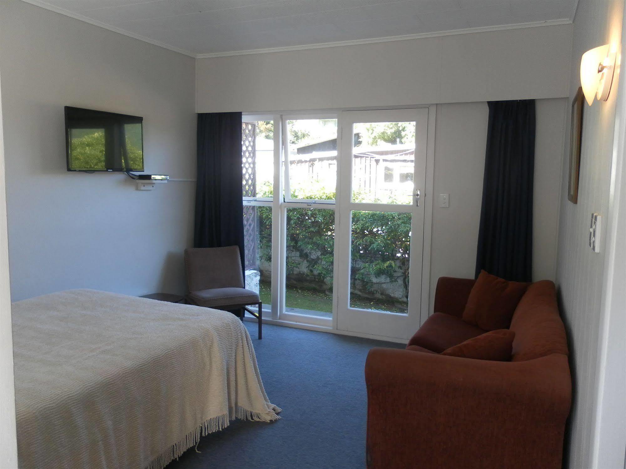 Beachside Sunnyvale Motel Пиктон Экстерьер фото