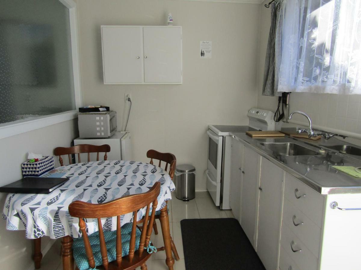 Beachside Sunnyvale Motel Пиктон Экстерьер фото