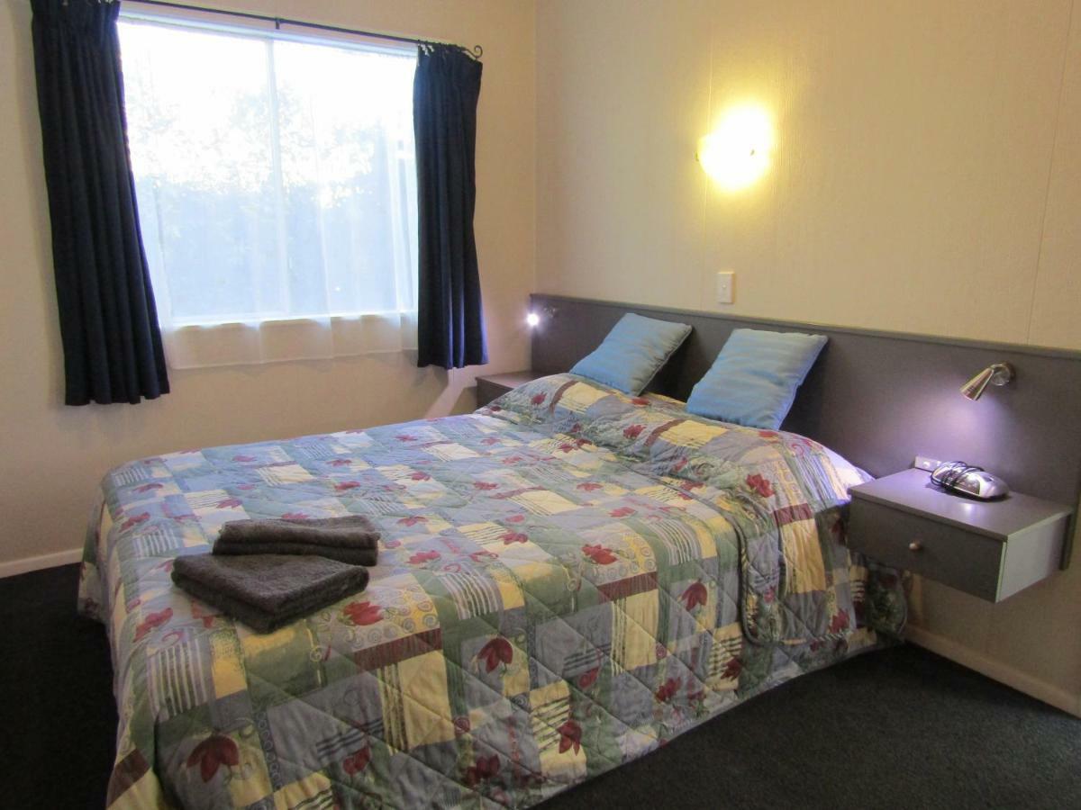 Beachside Sunnyvale Motel Пиктон Экстерьер фото